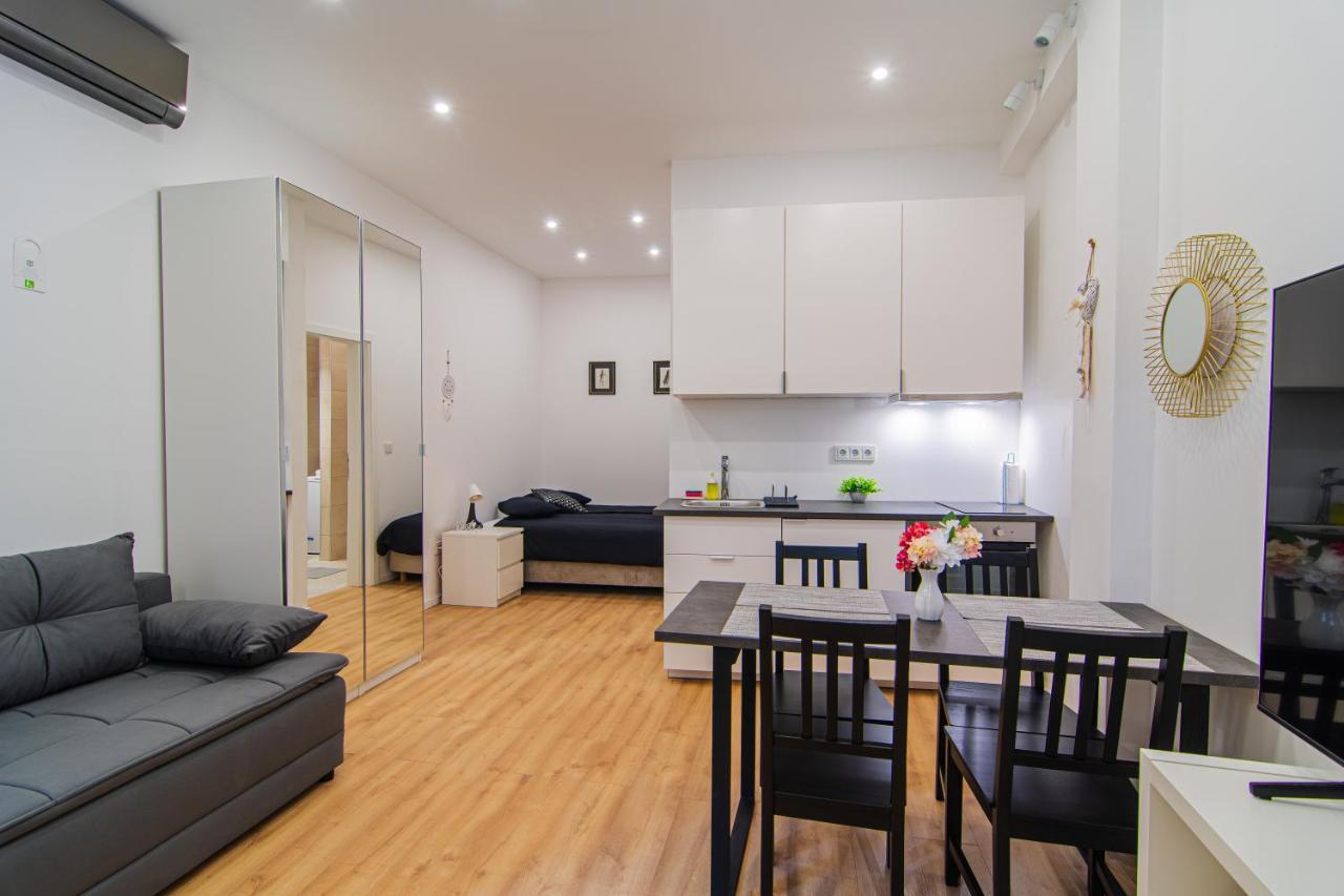 Flexible Selfcheckins 61 & 62 - - New - Center * Zagreb