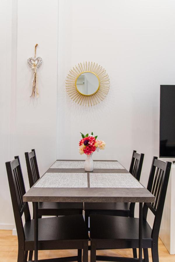 Flexible Selfcheckins 61 & 62 - - New - Center Zagreb