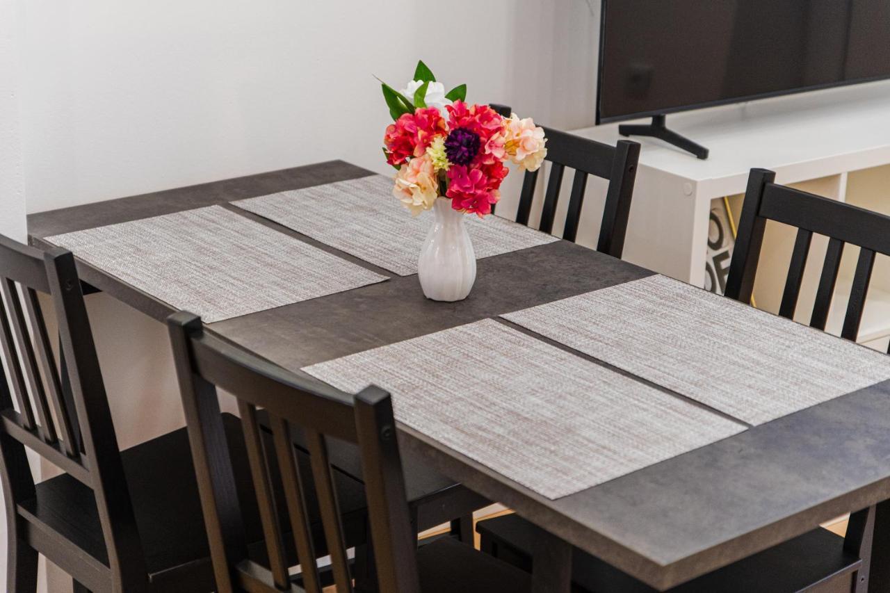 Apartment Flexible Selfcheckins 61 & 62 - - New - Center